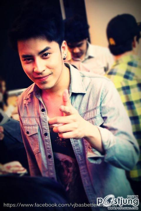 มือกีต้าร์หล่อเข้ม
