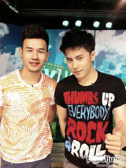 มือกีต้าร์หล่อเข้ม
