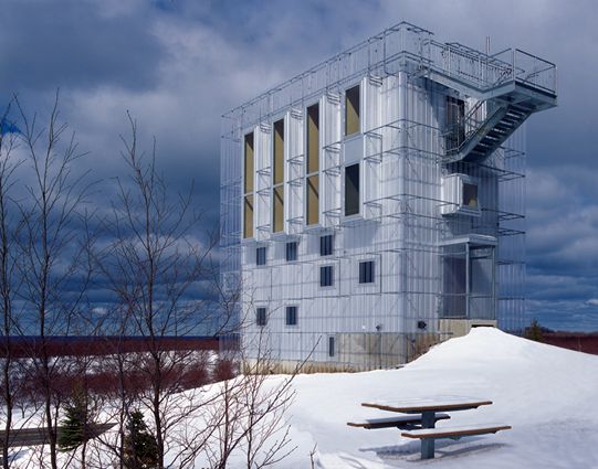 Modern Prefab House 'Chameleon' Changes with The Seasons!