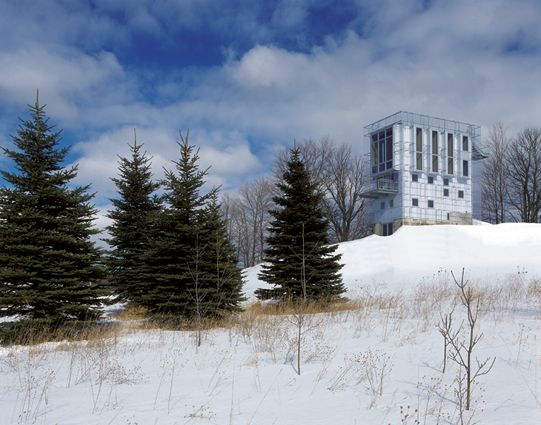 Modern Prefab House 'Chameleon' Changes with The Seasons!