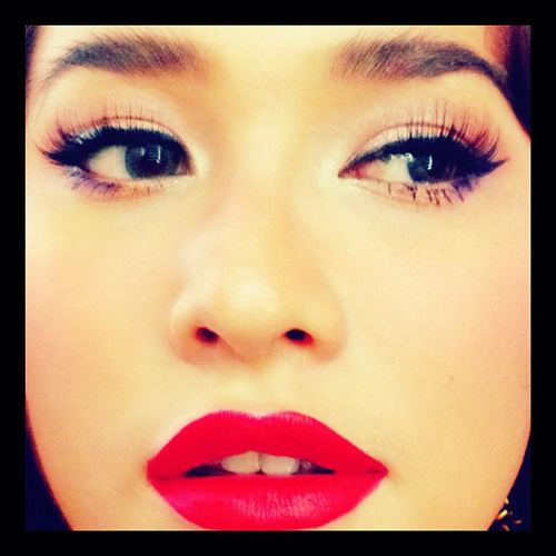 แฟชั่น ขนตาปลอมของเหล่าดารา เป็นแพหนาช่วยตาเด้ง