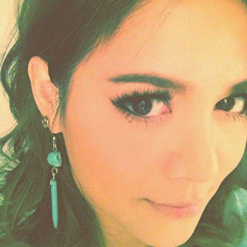 แฟชั่น ขนตาปลอมของเหล่าดารา เป็นแพหนาช่วยตาเด้ง