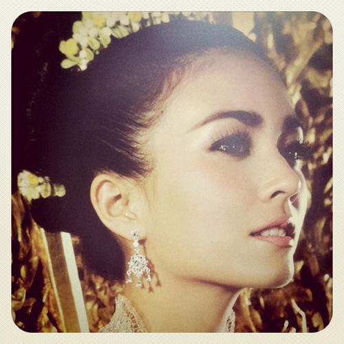 แฟชั่น ขนตาปลอมของเหล่าดารา เป็นแพหนาช่วยตาเด้ง