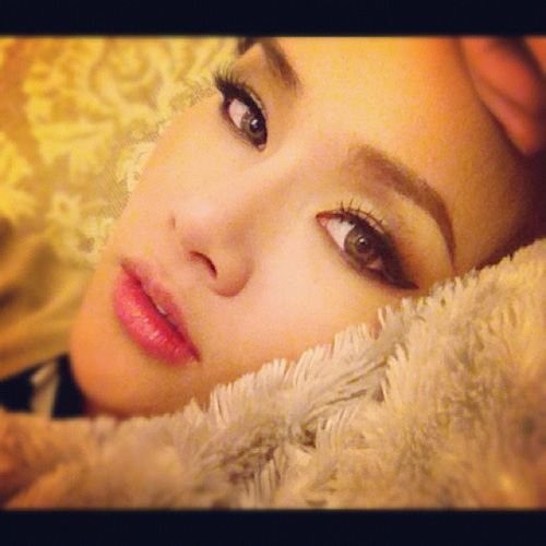 แฟชั่น ขนตาปลอมของเหล่าดารา เป็นแพหนาช่วยตาเด้ง