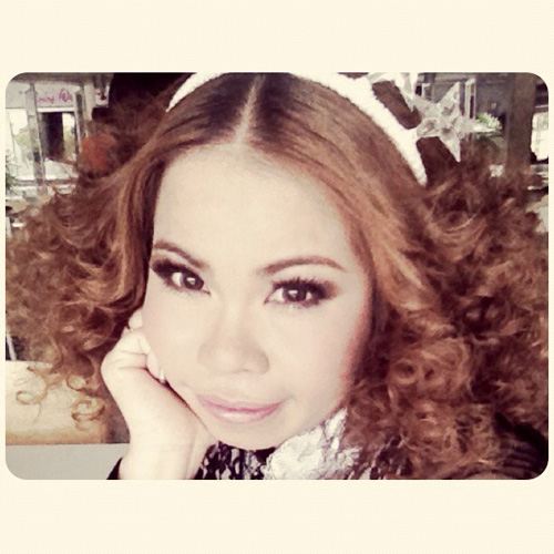 แฟชั่น ขนตาปลอมของเหล่าดารา เป็นแพหนาช่วยตาเด้ง