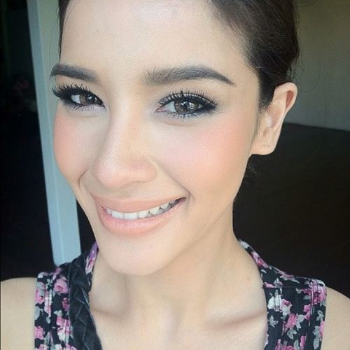 แฟชั่น ขนตาปลอมของเหล่าดารา เป็นแพหนาช่วยตาเด้ง