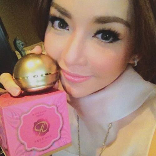 แฟชั่น ขนตาปลอมของเหล่าดารา เป็นแพหนาช่วยตาเด้ง