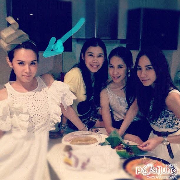 เมย์ เพื่อนซี้ อั้ม สวยแซ่บพอกัน