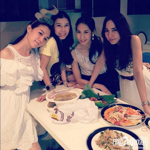 เมย์ เพื่อนซี้ อั้ม สวยแซ่บพอกัน