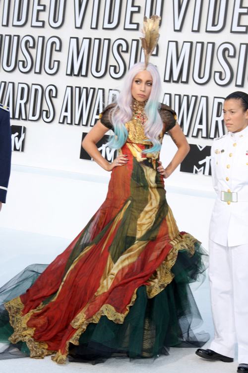 แฟชั่น หลุดโลก สไตล์ Lady Gaga