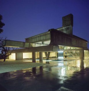 เท่ว่ะ บ้าน !!!Concrete + Metal + Glass is the winning combination, and this modern house in Madrid, Spain