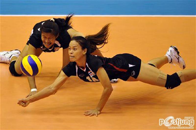 เป็นกำลังใจให้พวกเธอด้วยนะ