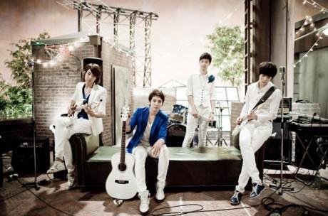 เด็ก ติ่ง  กรี๊ดกร๊าด CNBLUE โผล่ในหนังสือเรียน ม.6