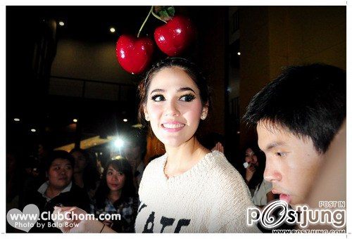 แฟชั่นที่คาดผมชมพู่ อารยา