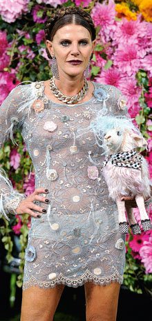 Anna Della Russo ผู้หญิงที่ชมพู่ ยกให้เป็นแฟชั่นไอค่อนของเธอ