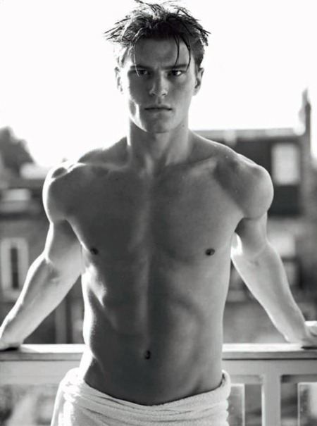 WE &hearts; DOLCE & GABBANA*: OLIVER CHESHIRE FOR DOLCE & GABBANA'S UOMINI BY PHOTOGRAPHER MARIANO VIVANCO