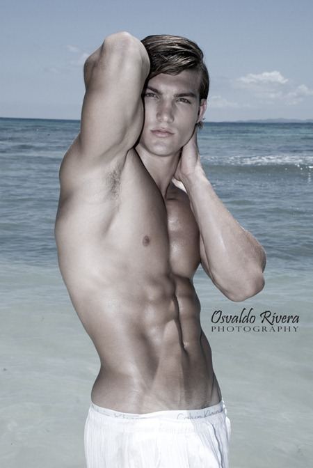 MASCULINE DOSAGE: DANIEL MITCHELL BY OSVALDO RIVERA