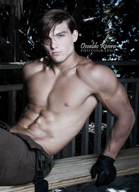 MASCULINE DOSAGE: DANIEL MITCHELL BY OSVALDO RIVERA