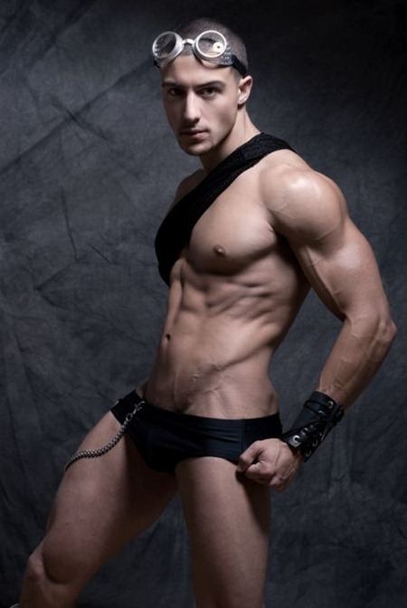 MASCULINE DOSAGE: MATT ACTON BY THOMAS SYNNAMON