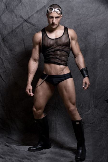 MASCULINE DOSAGE: MATT ACTON BY THOMAS SYNNAMON