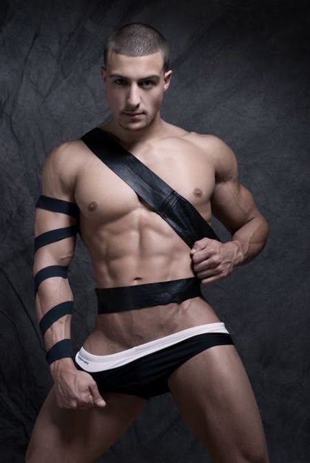 MASCULINE DOSAGE: MATT ACTON BY THOMAS SYNNAMON