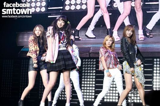 หนังใหม่ ชีวิตเบื้องหลังคอนเสิร์ต  I AM