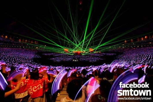 หนังใหม่ ชีวิตเบื้องหลังคอนเสิร์ต  I AM