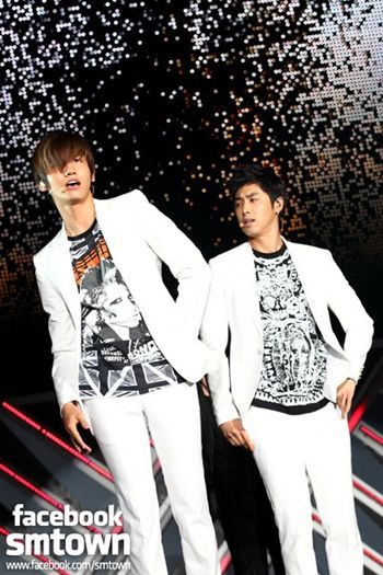 หนังใหม่ ชีวิตเบื้องหลังคอนเสิร์ต  I AM