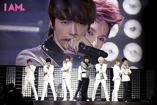 หนังใหม่ ชีวิตเบื้องหลังคอนเสิร์ต  I AM