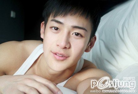 หนุ่มตี๋กล้ามใหญ่