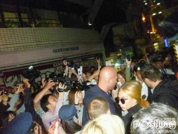 กาก้าระหว่างการแสดงเพลง Alejandro คืนสุดท้ายในไต้หวัน