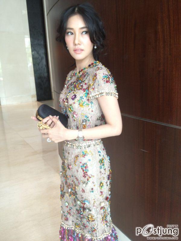 นุ่น วรนุช @งานนาฏราช ในชุดเดรสสุดหรู Dolce&Gabbana  และ Alexander McQueen Clutch