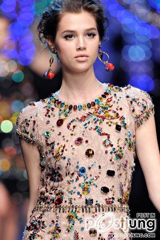 นุ่น วรนุช @งานนาฏราช ในชุดเดรสสุดหรู Dolce&Gabbana  และ Alexander McQueen Clutch