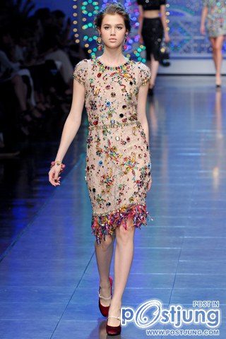 นุ่น วรนุช @งานนาฏราช ในชุดเดรสสุดหรู Dolce&Gabbana  และ Alexander McQueen Clutch