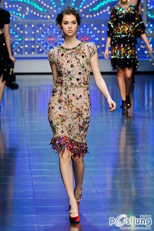 นุ่น วรนุช @งานนาฏราช ในชุดเดรสสุดหรู Dolce&Gabbana  และ Alexander McQueen Clutch