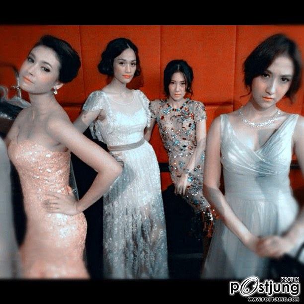 นุ่น วรนุช @งานนาฏราช ในชุดเดรสสุดหรู Dolce&Gabbana  และ Alexander McQueen Clutch