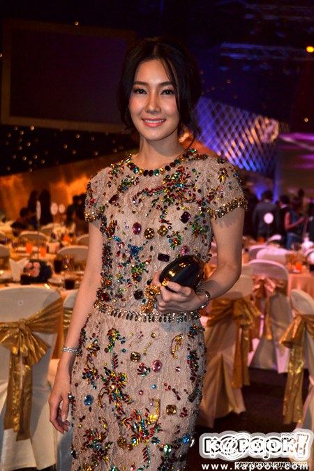 คุณนายนุ่นกับเดรส Dolce & Gabbana ราคาเบาๆ 1.5 ล้าน