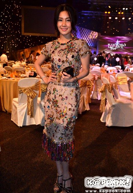 คุณนายนุ่นกับเดรส Dolce & Gabbana ราคาเบาๆ 1.5 ล้าน