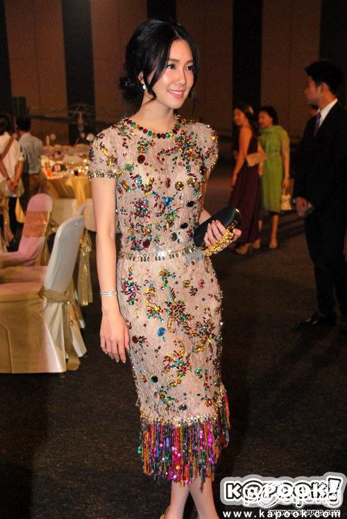 คุณนายนุ่นกับเดรส Dolce & Gabbana ราคาเบาๆ 1.5 ล้าน