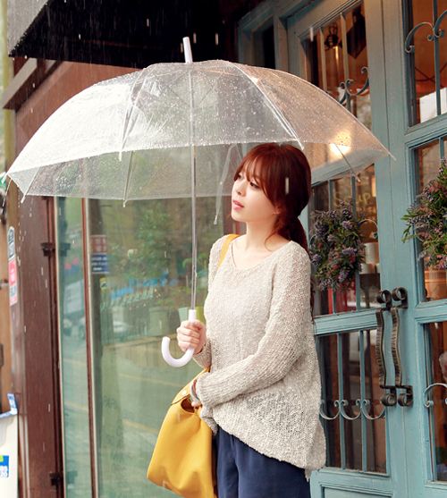 แฟชั่น มั่นใจไม่เสียทรง กับทรงผมท้าสายฝนเก๋ ๆ