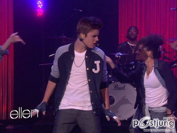 Justin Bieber Performs 'Boyfriend' in ellen