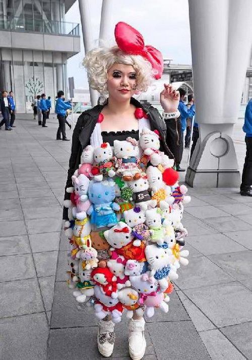 รายงานสด สีสัน !! เหล่าสาวก "เลดี้ กาก้า"  ก่อนงาน concert