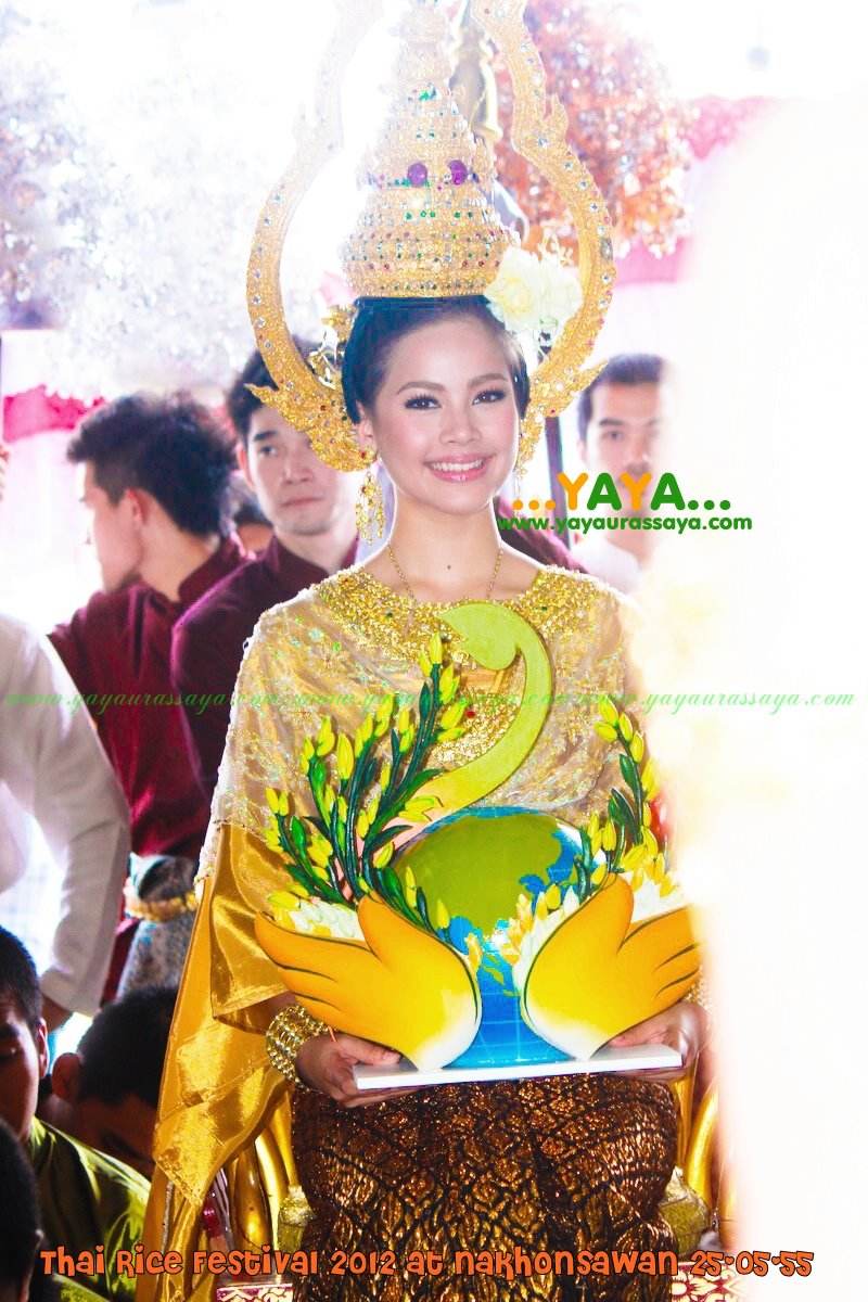 ญาญ่า อุรัสยา ในชุดไทยสวยงามมากๆ