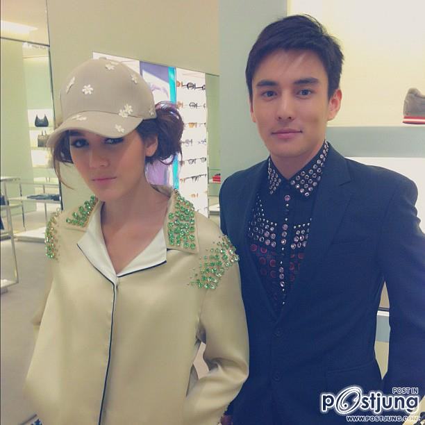 "ชมพู่ อารยา"