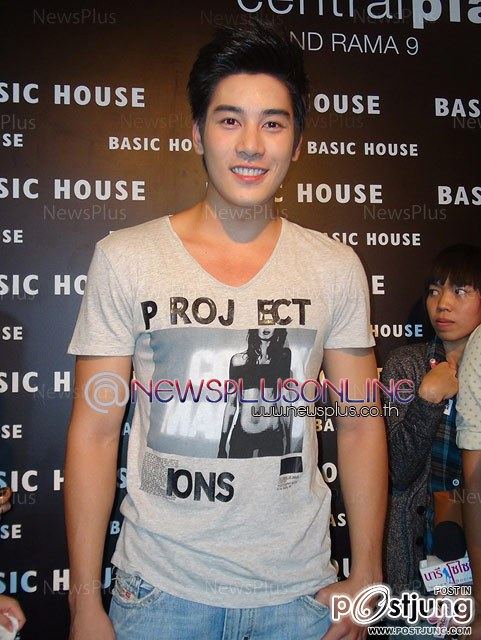 "อั้ม พัชราภา"เริ่ดเลอ นำทีมดาราเปิดตัวเสื้อผ้าเเบรนด์ &ldquo;BASIC HOUSE&rdquo; !!!