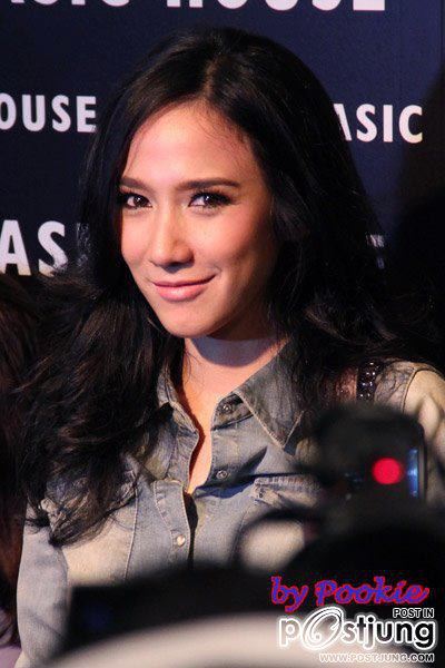 สวยเเซ่บซ่าส์กับ"อั้ม พัชราภา"@Grand opening BASIC HOUSE !!!