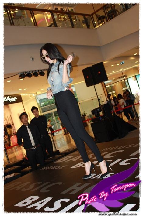 อั้ม พัชราภาในงาน BASIC HOUSE