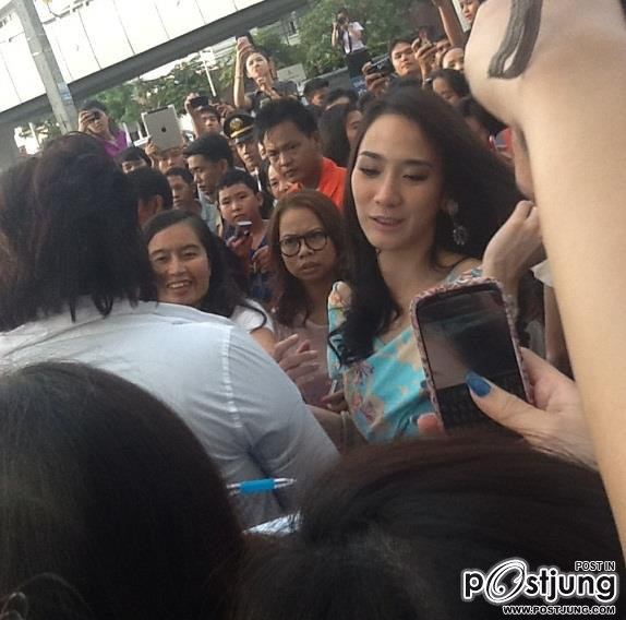 "อั้ม พัชราภา"@ Motor Car Show 2012 !!