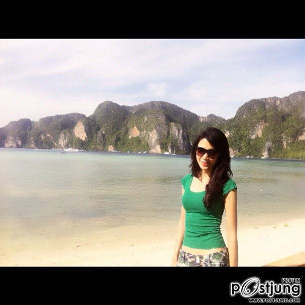 ยุ้ย จีรนันท์สวย ชิวๆกับบรรยากาศริมทะเล