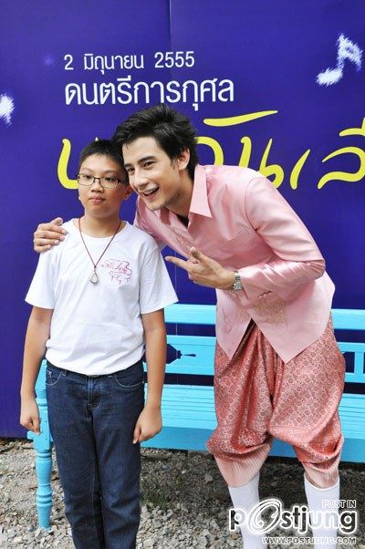 เกวิน m thailand และ โม อะมีนา ร่วมทำบุญ งานประมูล บุหรันเลื่อนลอยฟ้า